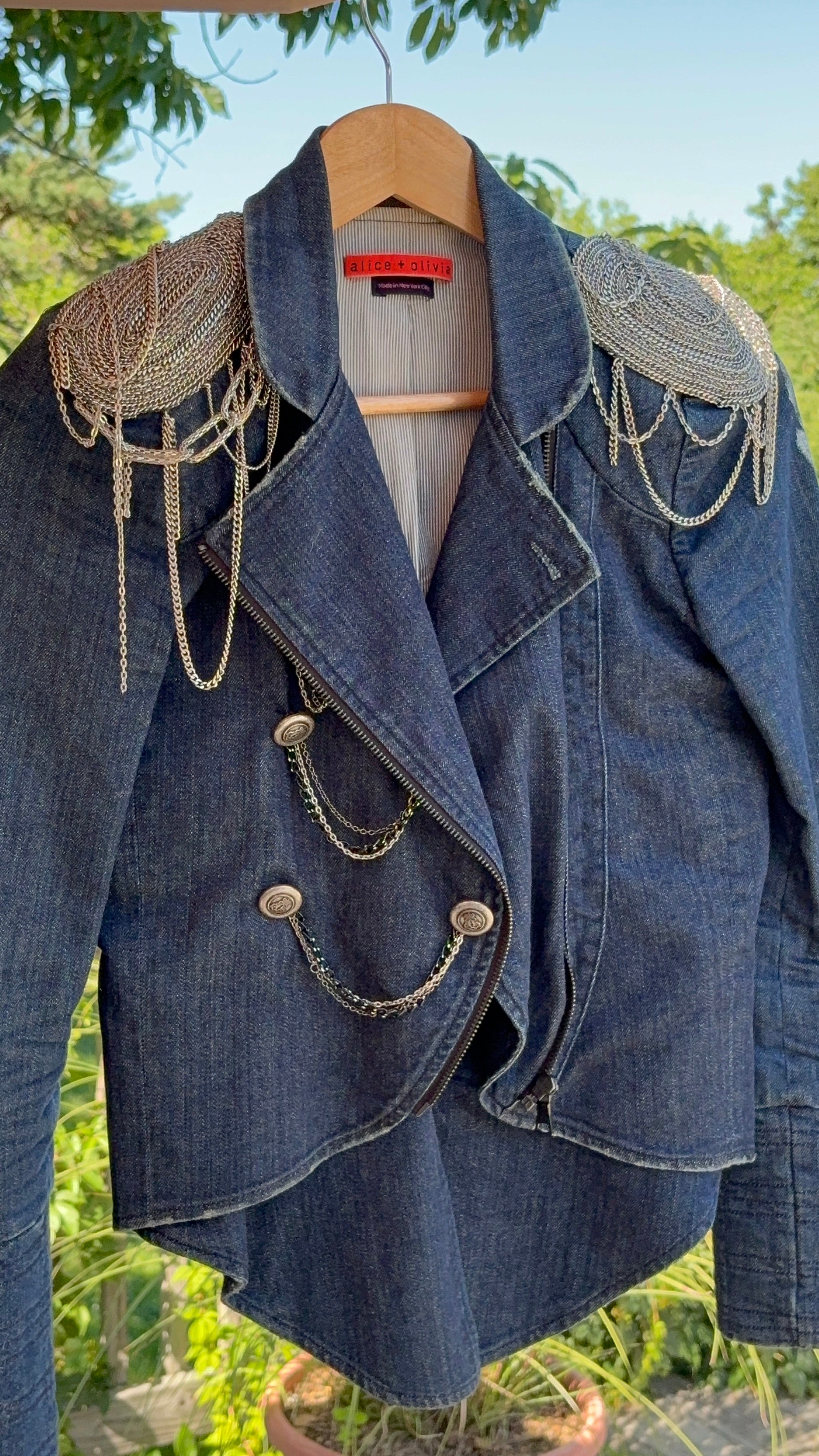 The Seven EP cover original Jacket - Alice + Olivia Denim Military Jacket
Worn by Emily King on the cover of the Seven EP (2011) Xs